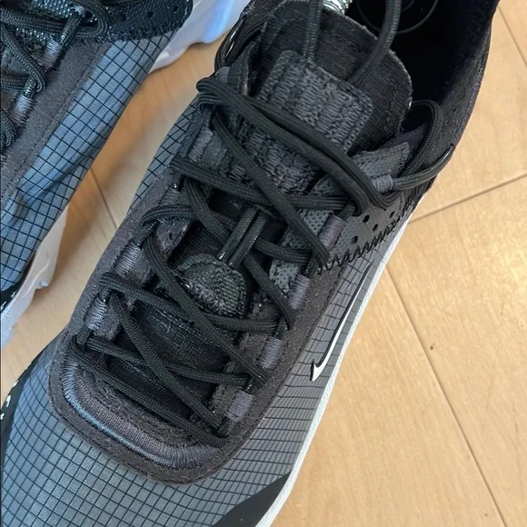 NIKE Men's React Live Running Shoe - Picture 16 of 16